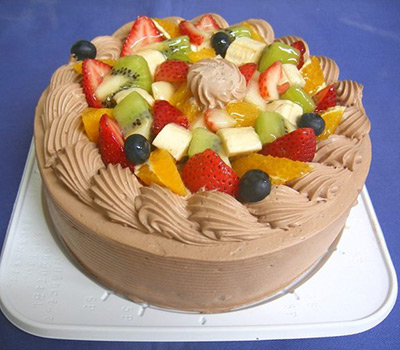 チョコ生クリームフルーツデコレーション